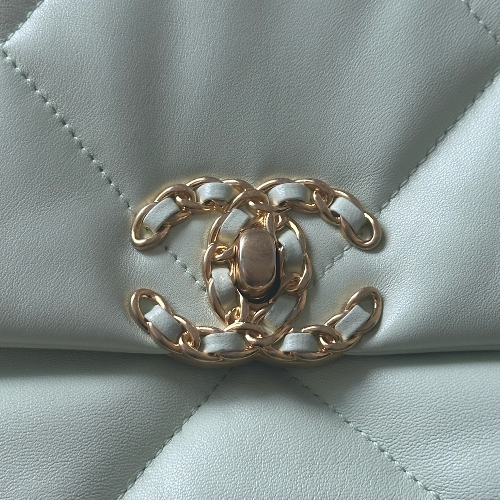 Chanel 19 bag mint green Full Set from 2022 - Picture 10 of 14